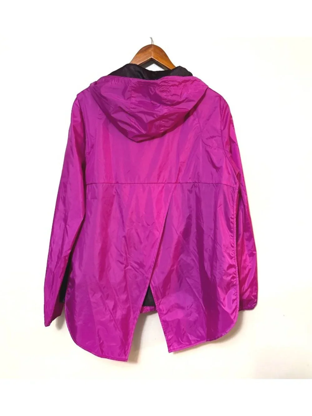 Fuchsia rain jacket Size Medium split back zip up with hood - Picture 3 of 3